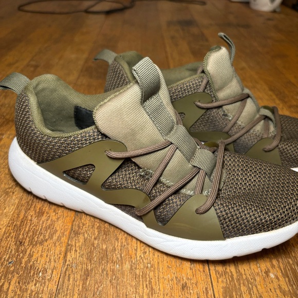 H&M Divided Green and White Mesh Sneakers - 7.5 (38) - Picture 7 of 9